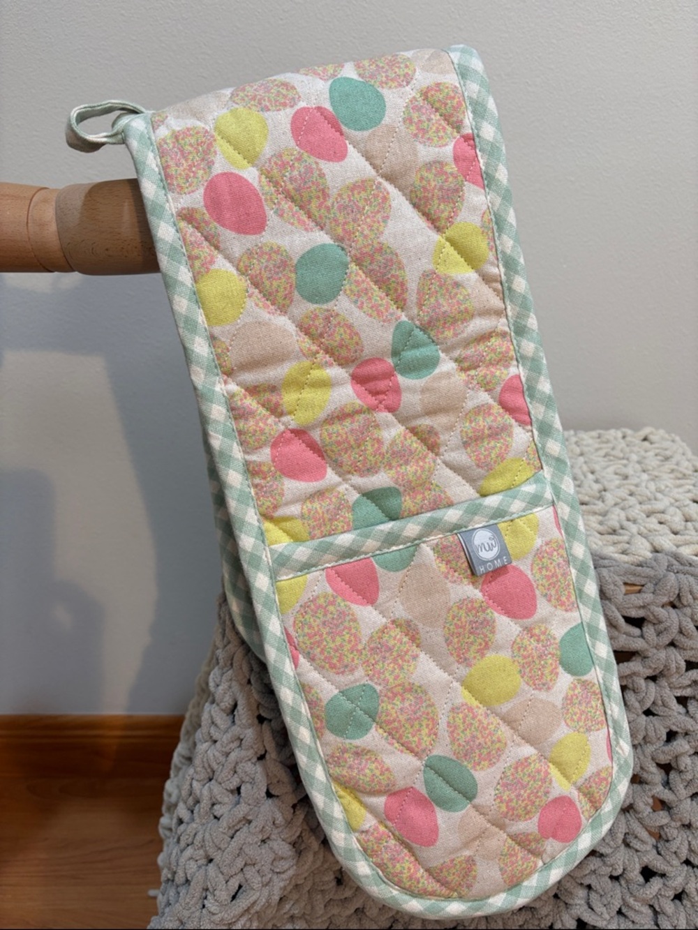 Quilted Double Oven Mitt in Pastel Dot Print by